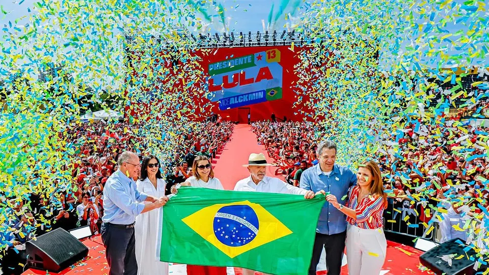 Lula discursa em evento de campanha no Estádio da Vila Euclides, em São Bernardo do Campo