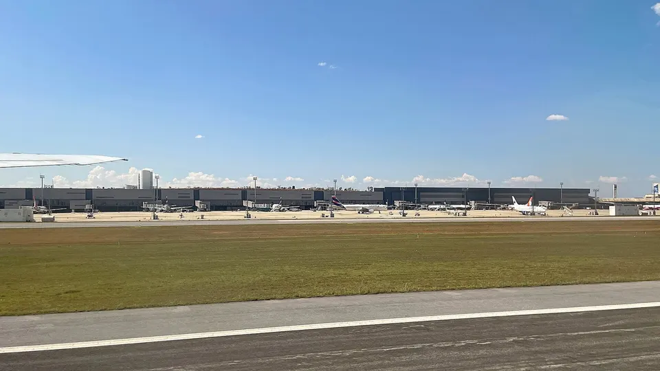 Vista externa do Aeroporto Internacional de Belo Horizonte-Confins, em Minas Gerais
