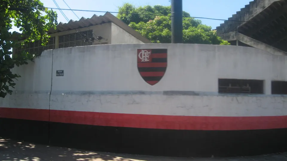 Fachada e entorno da sede do Flamengo no bairro da Gávea, no Rio de Janeiro